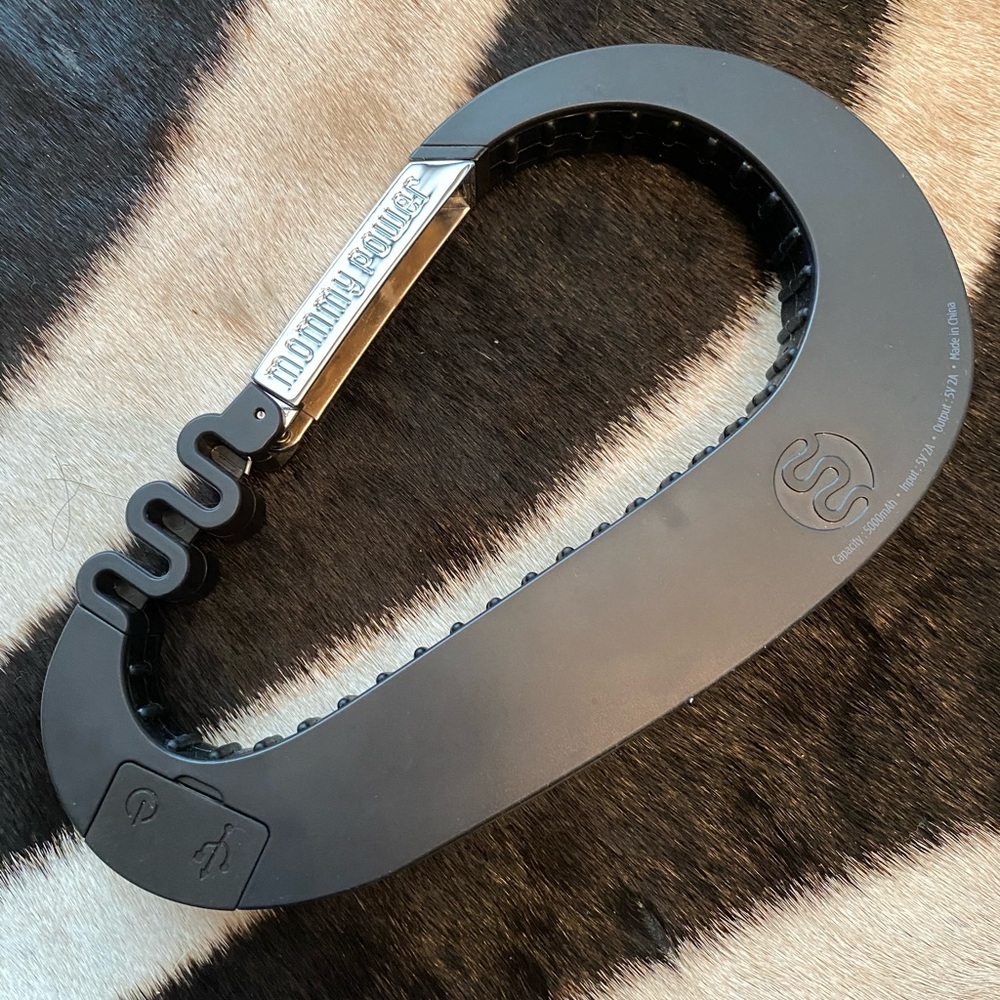 Charges Phone- Mommy Power Stroller Power Hook